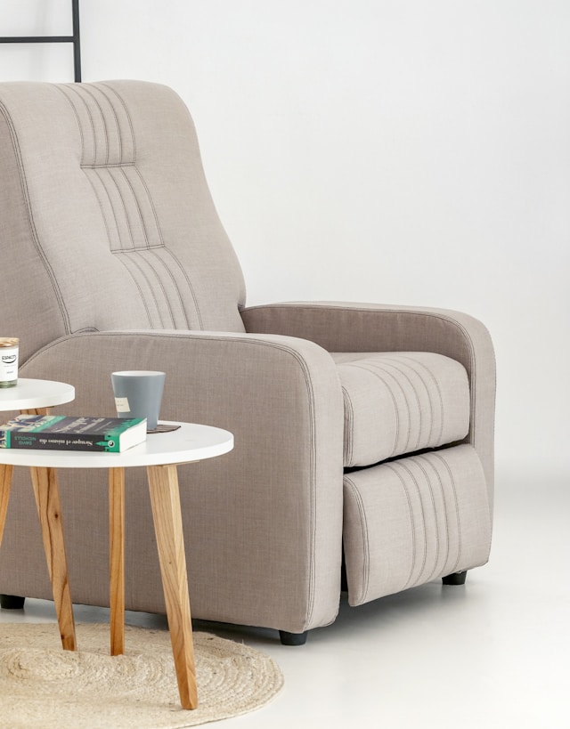 Best Dual Motor Riser Recliners for Circulation & Edema (UK 2026)